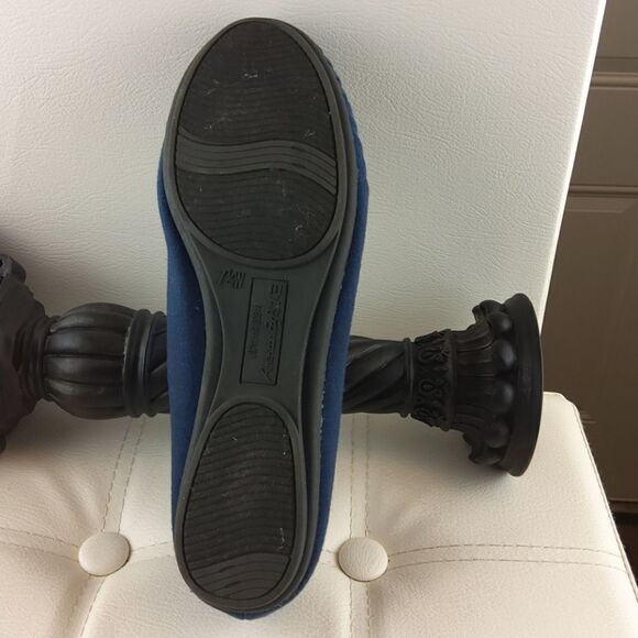 American Eagle navy blue flat shoe (one shoe) - Picture 8 of 12